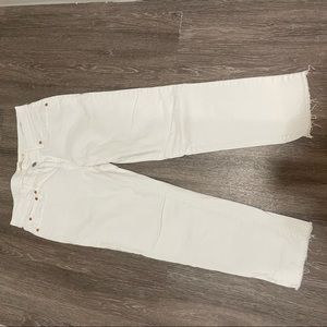 White Levi’s Boyfriend Cropped Jeans
